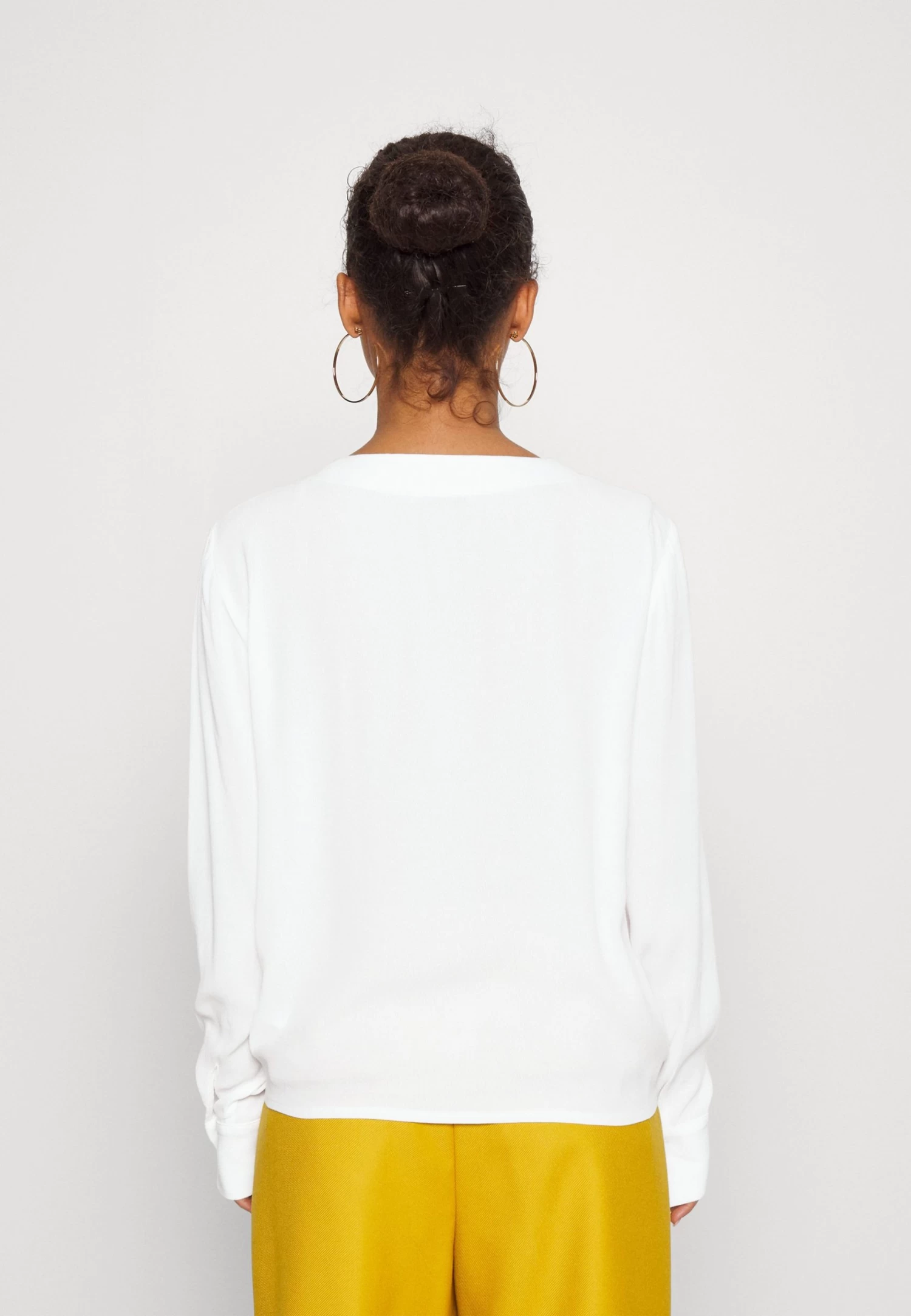 Blouse -Off-White 5 Blouse -Off-White - Image 3