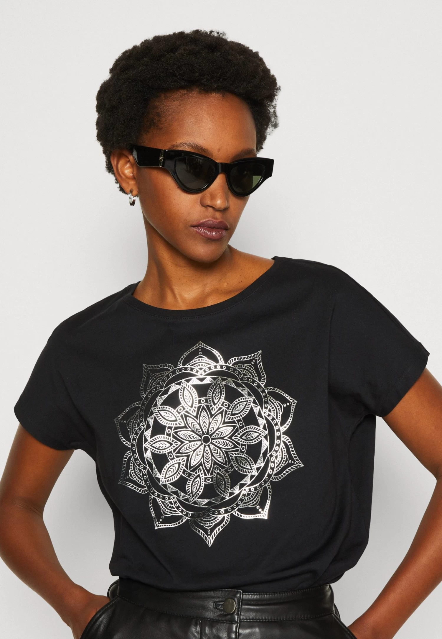 Anna Field Print T-Shirt - Black 6 Anna Field Print T-Shirt - Black - Image 4
